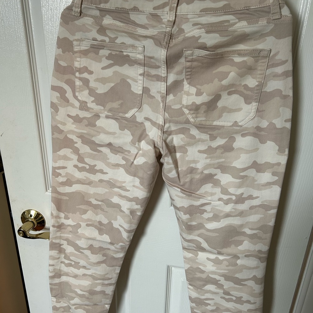 Knox Rose Beige Camouflage Jeans